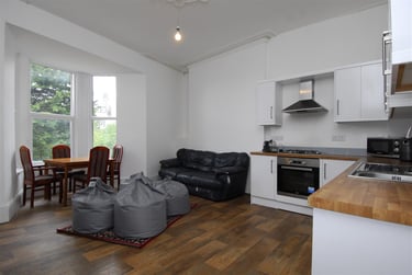4 bed flat, Lisson Grove, Mutley, Plymouth, PL47DN - Image 4